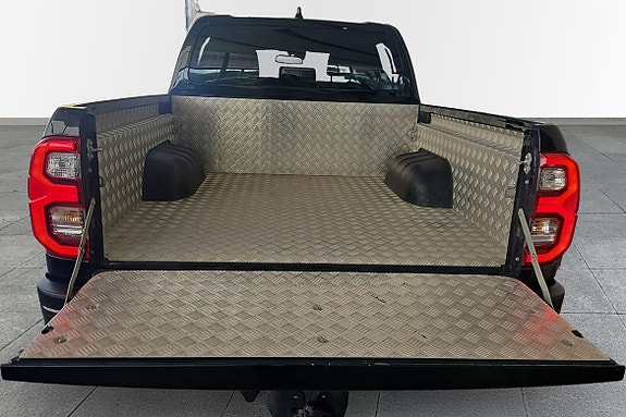 Toyota HiLux 10 of 17