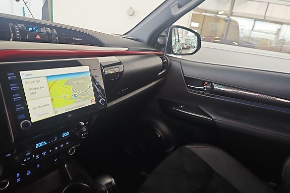 Toyota HiLux 15 of 17