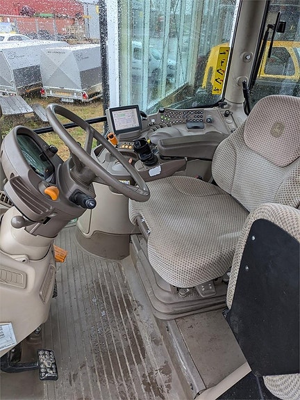 John Deere 6.190 R 3 of 3