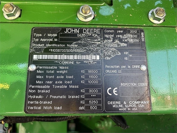 John Deere S670 SKÖRDETRÖSKA 25 FOT