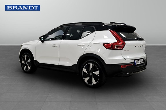 Volvo XC40 3 of 18