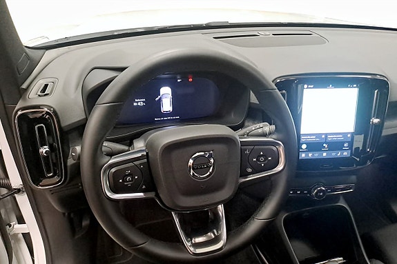 Volvo XC40 10 of 18
