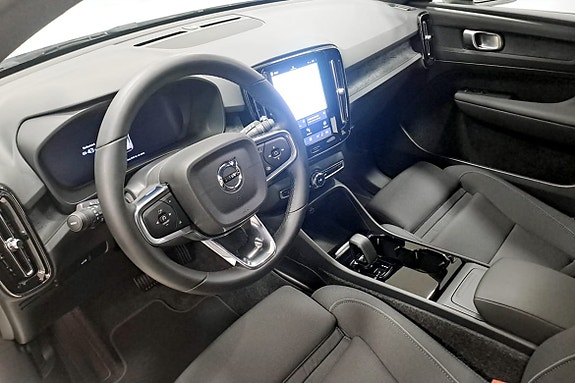 Volvo XC40 8 of 18
