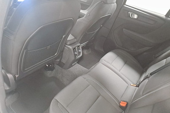 Volvo XC40 11 of 18