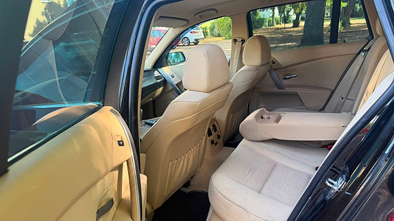 BMW 523i 6 of 9