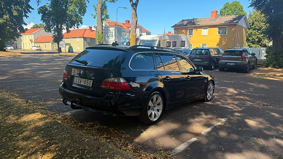 BMW 523i 3 of 9