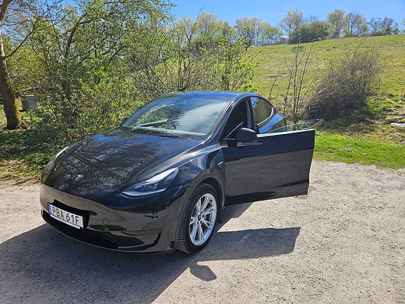 Tesla Model Y 4 of 4