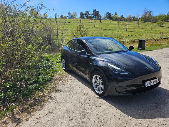 Tesla Model Y 3 of 4