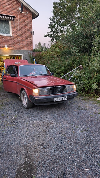 Volvo 240 3 of 4