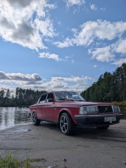 Volvo 240 2 of 4