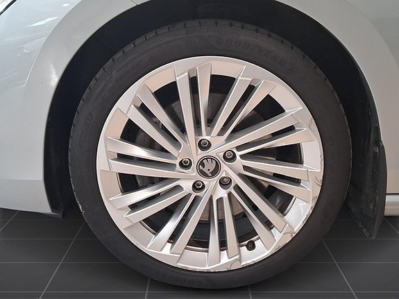 Skoda Superb 9 of 15