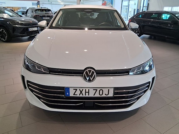 Volkswagen Passat 2 of 6
