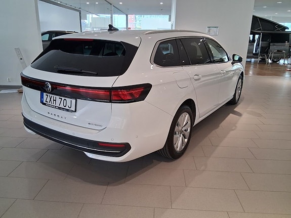 Volkswagen Passat 4 of 6