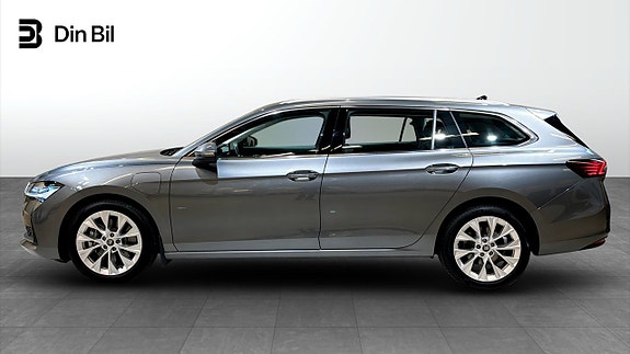 Skoda Superb 2 of 22