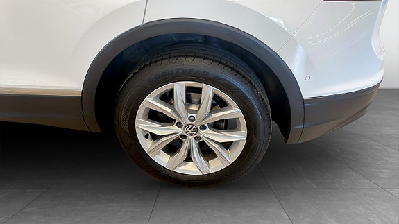 Volkswagen Tiguan 12 of 25