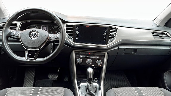 Volkswagen T-Roc 10 of 13