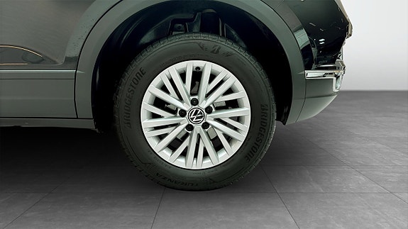 Volkswagen T-Roc 6 of 13