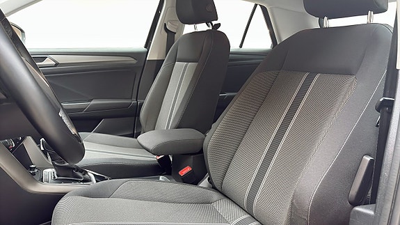 Volkswagen T-Roc 8 of 13