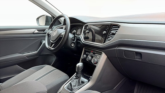 Volkswagen T-Roc 11 of 13