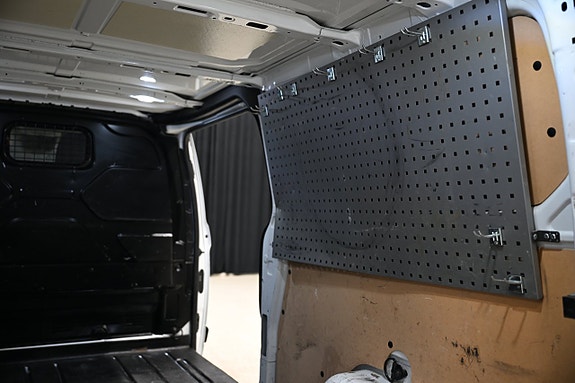 Ford Transit Custom 9 of 28