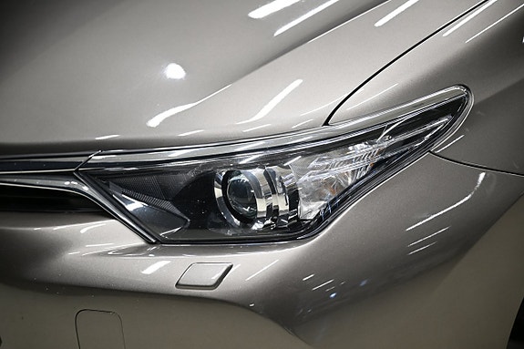 Toyota Auris 4 of 27