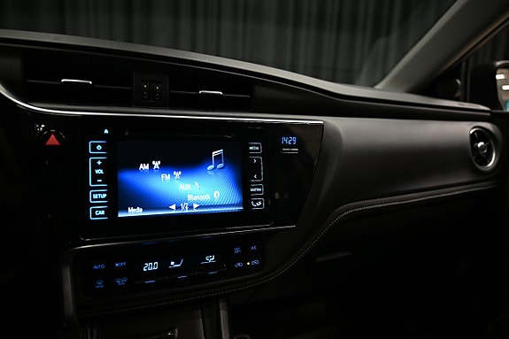 Toyota Auris 22 of 27