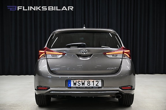 Toyota Auris 7 of 27