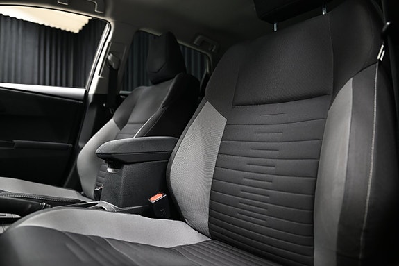 Toyota Auris 14 of 27
