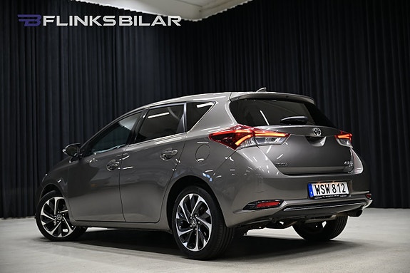 Toyota Auris 5 of 27