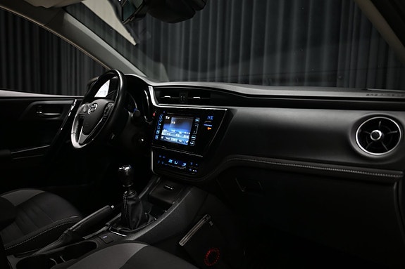 Toyota Auris 25 of 27