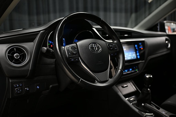Toyota Auris 11 of 27