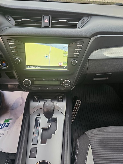 Toyota Avensis 11 of 19
