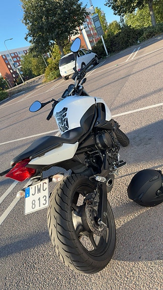 Yamaha XJ6 N 3 of 4