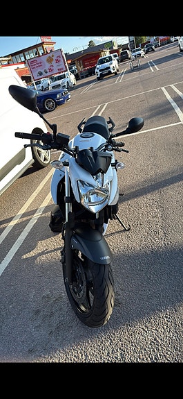 Yamaha XJ6 N 4 of 4