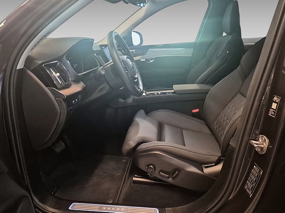 Volvo XC90 7 of 9