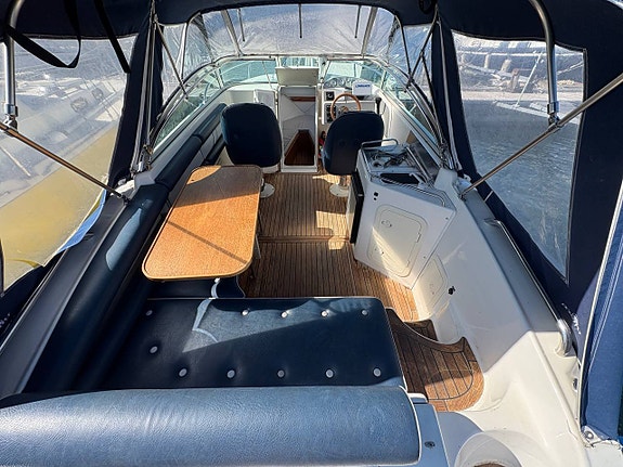 UTTERN D68 Mercruiser 4,3 MPI -02 (Sjösatt) endast 500h 3 of 12