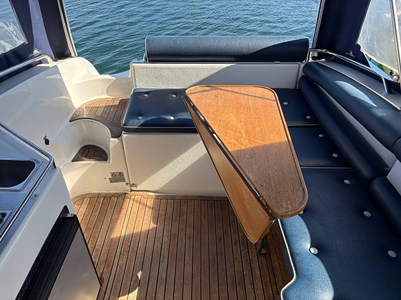 UTTERN D68 Mercruiser 4,3 MPI -02 (Sjösatt) endast 500h 5 of 12