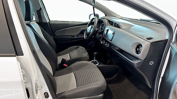 Toyota Yaris 3 of 12