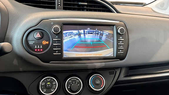 Toyota Yaris 12 of 12