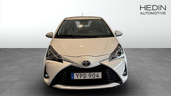 Toyota Yaris 8 of 12