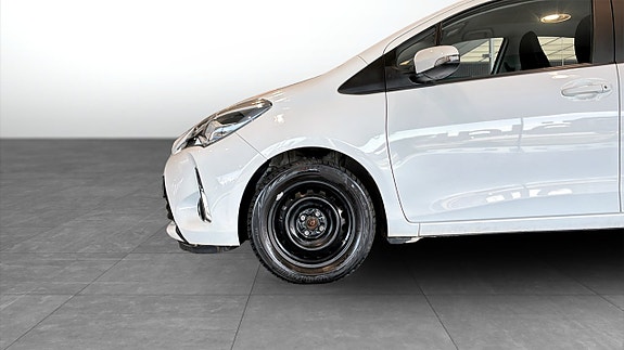 Toyota Yaris 9 of 12