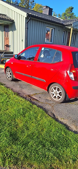 Hyundai i10 2 of 3