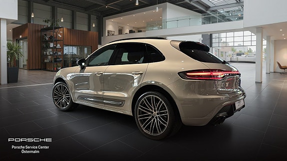 Porsche Macan T 2 of 14