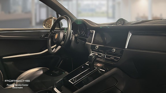 Porsche Macan T 4 of 14