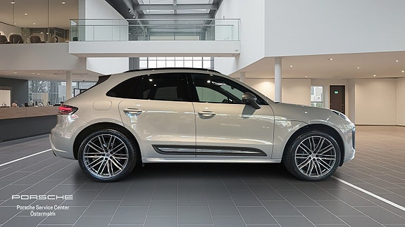 Porsche Macan T 12 of 14