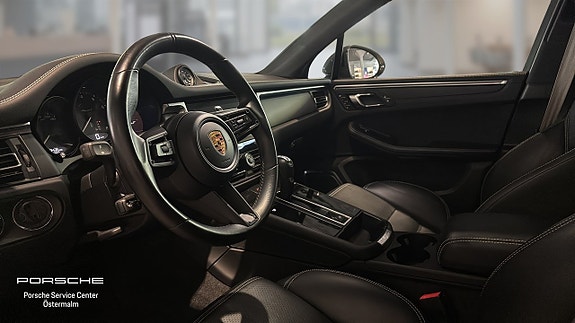Porsche Macan T 3 of 14