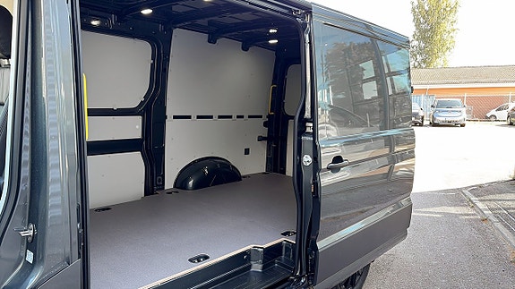 Volkswagen Crafter 11 of 12