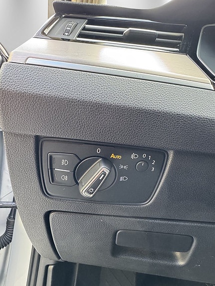 Volkswagen Passat 10 of 26