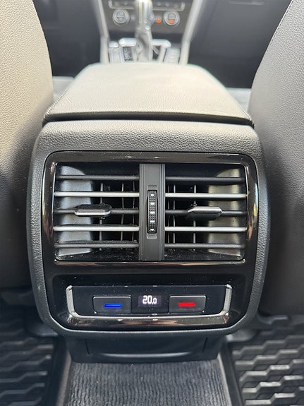 Volkswagen Passat 22 of 24