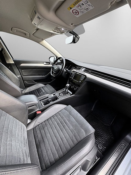 Volkswagen Passat 18 of 26